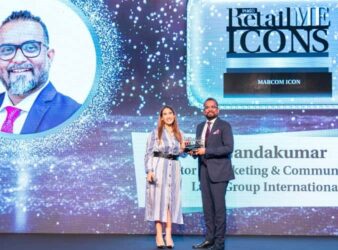 V. Nandakumar, Director of Marketing & Communications, Lulu Group being presented with the Retail Marcom Icon Award by Anna Germanos, MENA region head of Meta(Facebook).