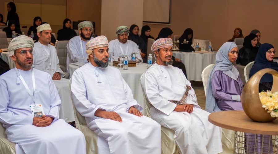 Oman organizes training forum for modern education techniques between