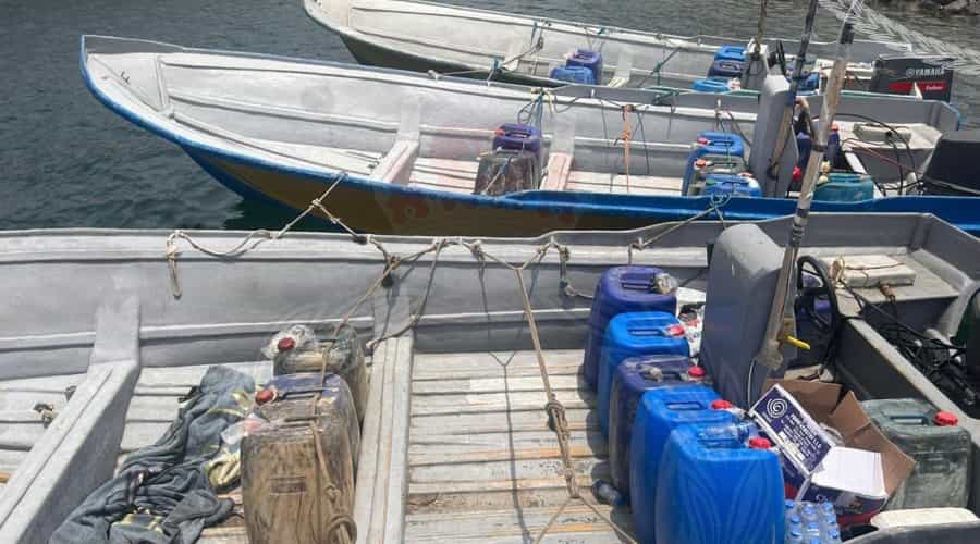 Oman police arrests six for containers oil smuggling over 1400 liters ...