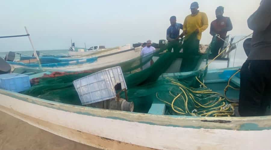 Illegal fishing boats and fishing nets seized in Oman - Arabian Daily News